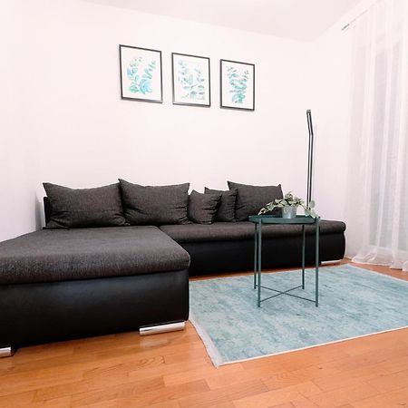 Doma-Lu Apartment-Near Airport And Highway- Free Parking Velika Mlaka Bagian luar foto