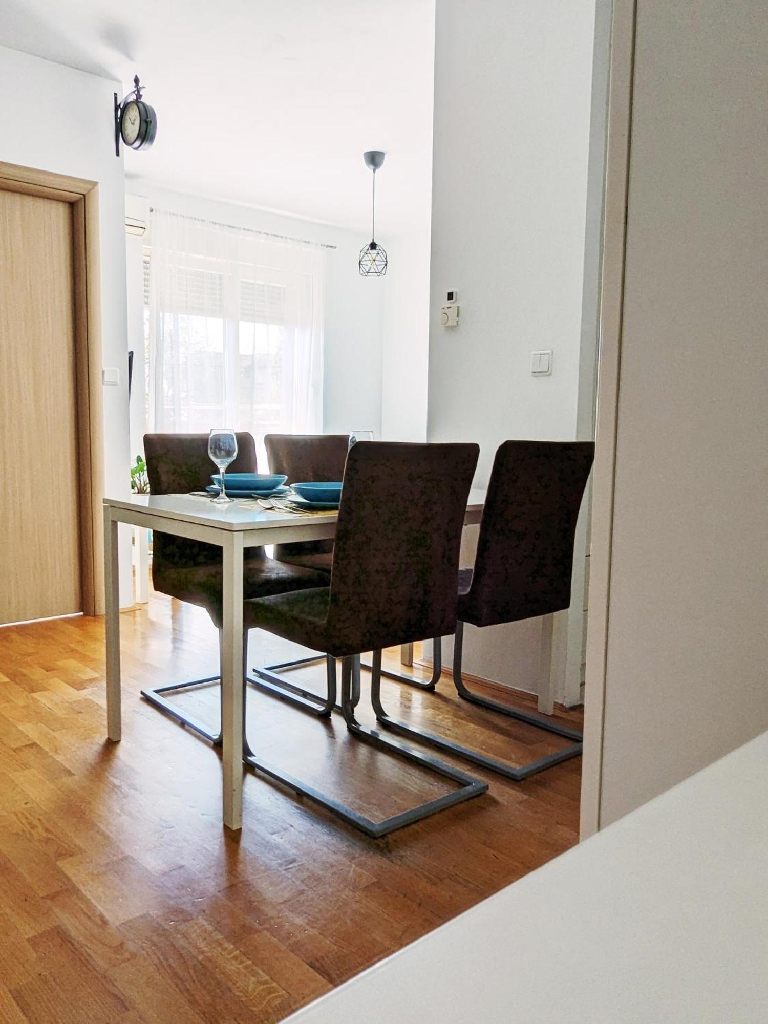 Doma-Lu Apartment-Near Airport And Highway- Free Parking Velika Mlaka Bagian luar foto